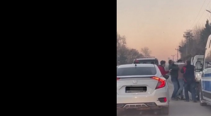 Trafikte tekme tokat yol verme kavgası kamerada