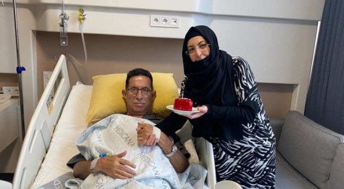 36 yıllık evli çift, hastane odasında ilk defa Sevgililer Günü pastası kesti