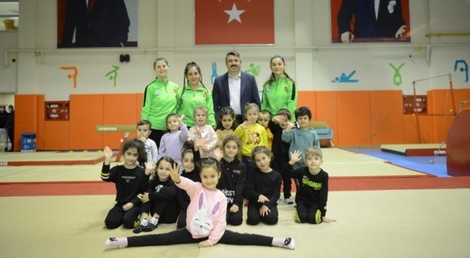Yıldırım Belediyesi'nden çocuklara yaz-kış spor imk&acirc;nı