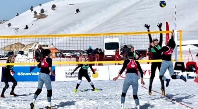 Milli takımda yer alan Nilüferli Sanem takdir topladı