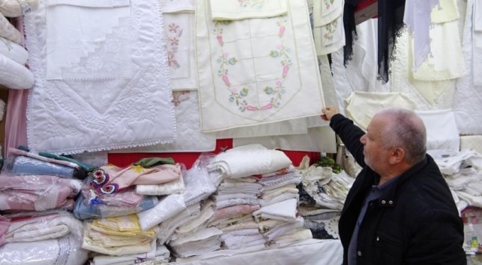 Evde çeyiz yapan kız kalmadı, çeyizcilerin işleri açıldı