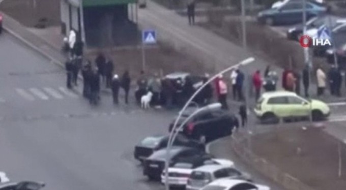 Ukrayna'daki benzinliklerde kilometrelerce kuyruk oluştu