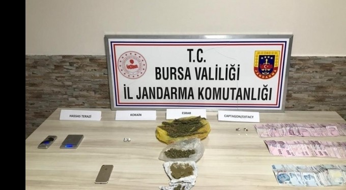 Bursa'da jandarmadan uyuşturucu tacirlerine operasyon: 2 tutuklama