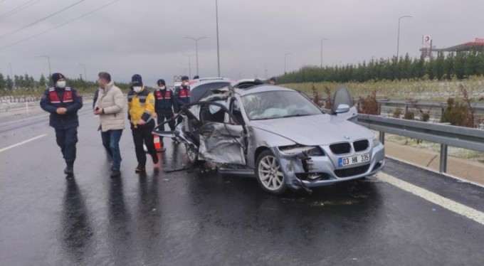 Kayganlaşan otoyolda feci kaza: 1 ölü, 3 yaralı