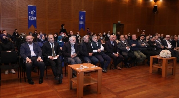 Bursa'da 'Aile ve Medeniyet' paneline yoğun ilgi