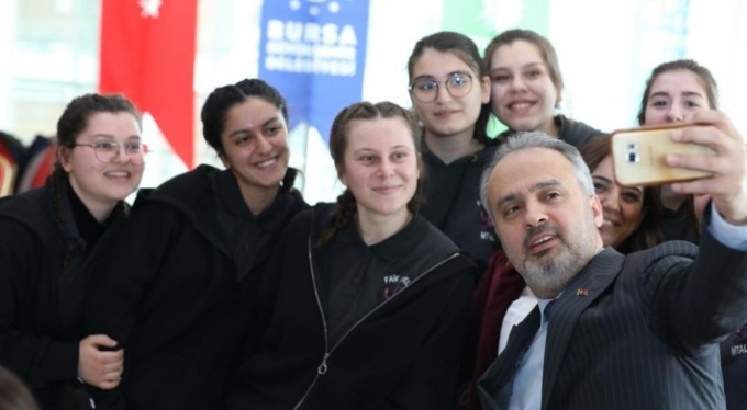 Bursa Büyükşehir'den 3 bin üniversite öğrencisine burs desteği