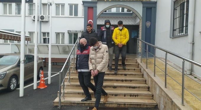 4 dakikada dolandırdılar, 24 saat geçmeden yakalandılar