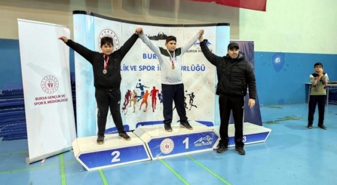 Minik güreşçilerden büyük başarı