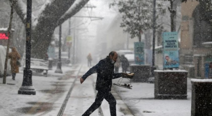Bursa'da kar yağışı etkili oluyor