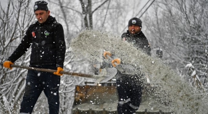 Osmangazi'de karlı yollara anında müdahale