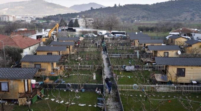 Osmangazi'de hobi bahçesi adı altındaki kaçak yapılar yıkıldı