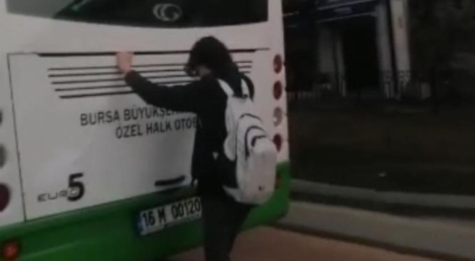 Bursa'da tehlikeli yolculuk kameraya yansıdı