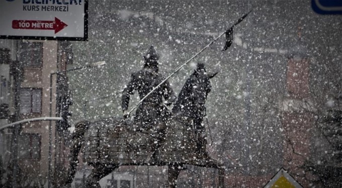 Bursa şehir merkezinde yoğun kar yağışı