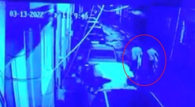 Bursa'da sineklik hırsızları kameralara yakalandı