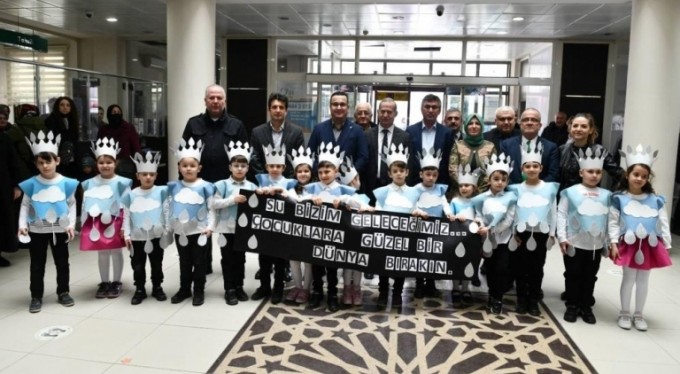 Çocuklardan anlamlı gösteri