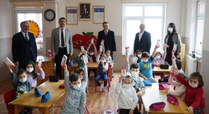 Kestel Belediyesi'nden minik öğrencilere diş bakım seti