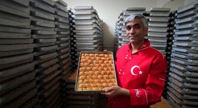 4 bin tepsi baklava yaptı Ramazanı bekliyor