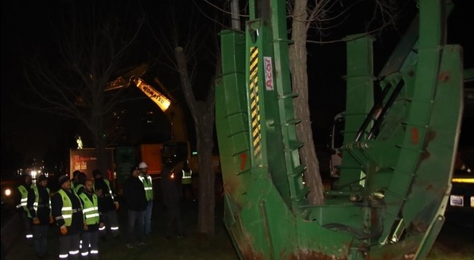 Mudanya yolunda ağaç seferberliği