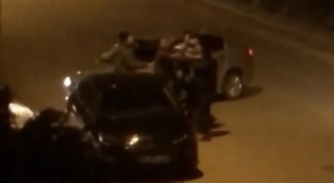 Trafikte başlayan tartışma kavgaya dönüştü... O anlar kamerada