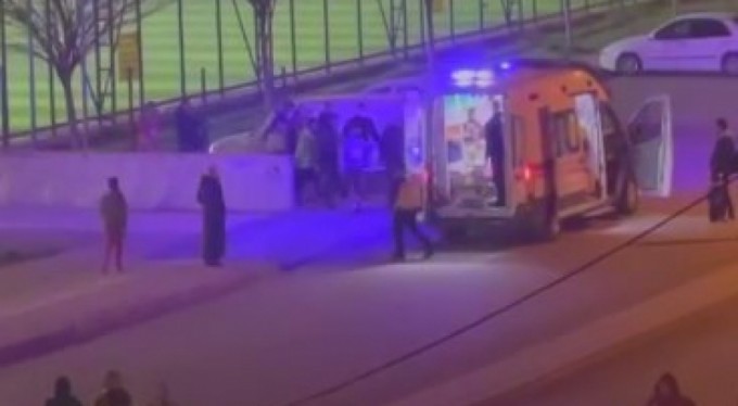 Bursa'da halı sahada maç oynayan bir kişi aniden fenalaştı