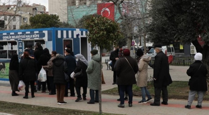 Gemlik'te Halk Büfeler her gün on binlerce vatandaşa hizmet veriyor