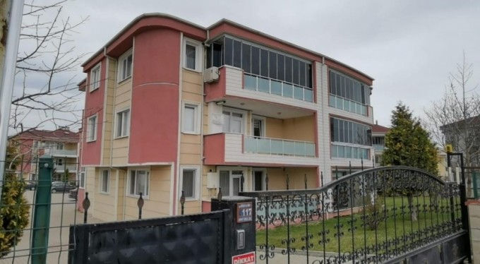 3. kattan merdiven boşluğuna düşen anaokulu müdürü yaralandı