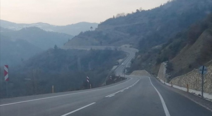 Orhaneli ve Keles yoluna çelik bariyer