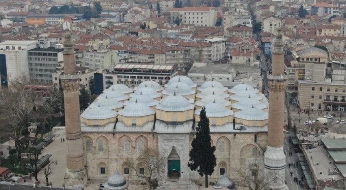 623 yıllık Ulu Cami'ye Ramazan mahyası asıldı