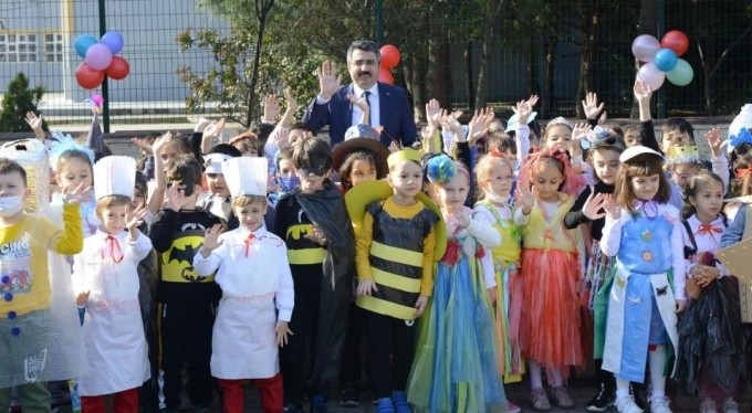 Yıldırımlı miniklerden mavi kapak kampanyasına tam destek