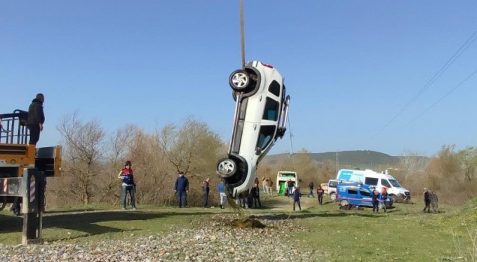 Bursa'da gölete uçan araçtan cansız bedeni çıkarıldı