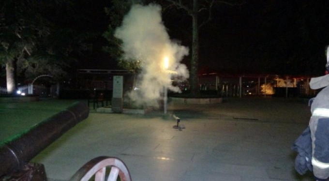 Bursa'da tarihi surlardaki top atışı yerini ses bombasına bıraktı