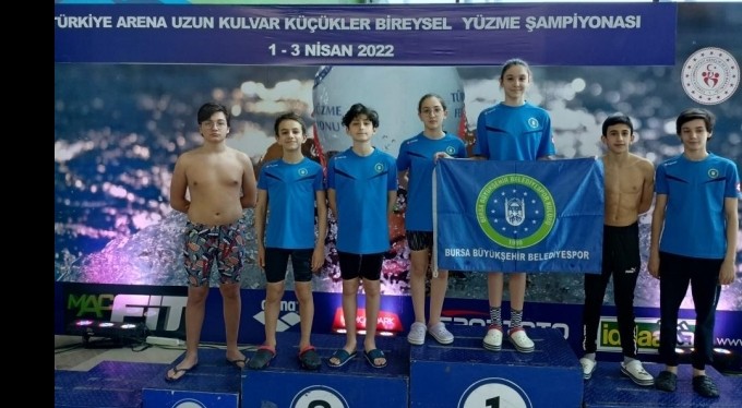 Bursalı yüzücüler Trabzon'dan madalya ile döndü