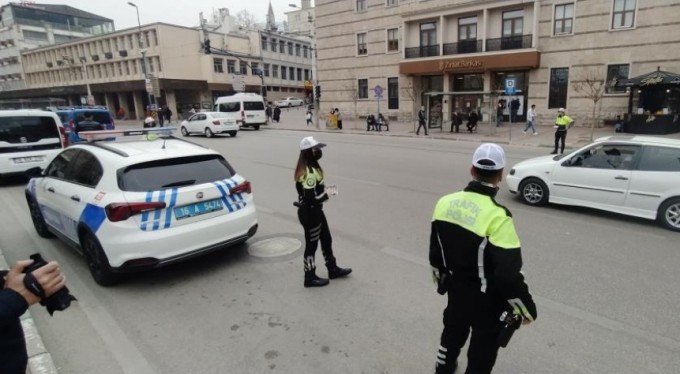 Bursa'da tehlikeye davetiye çıkaran yayalara sıkı takip