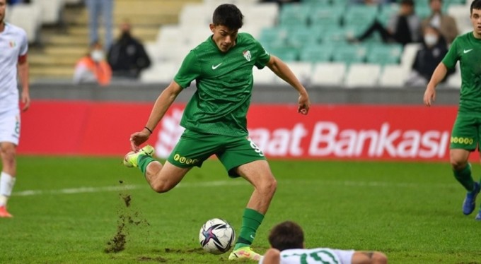 Bursaspor'da Hasan Sabri Karaca en az 6 ay yok!