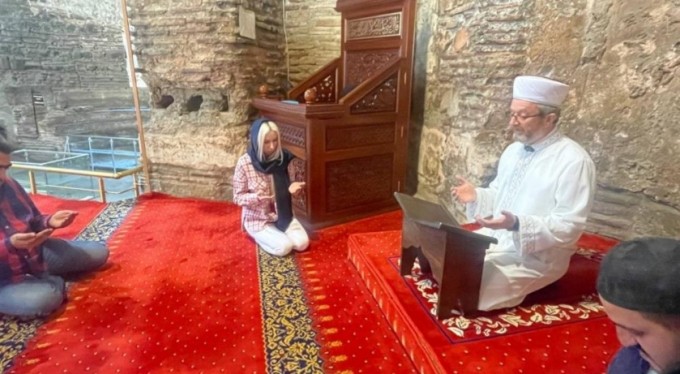Ezan sesinden etkilenen Ukraynalı kadın Müslüman oldu