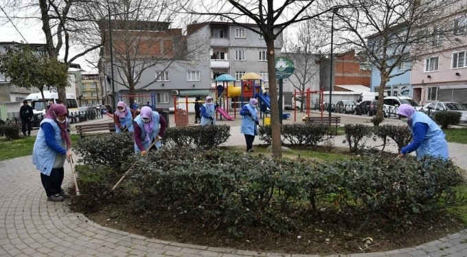 Parklara bahar dokunuşu