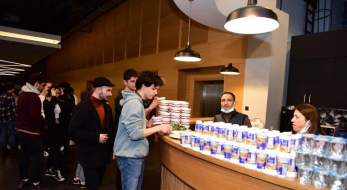 Ders çalışmak öğrencilerden iftar ve sahur belediyeden