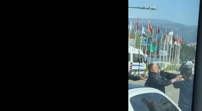 Trafikte yumruk yumruğa yol verme kavgası