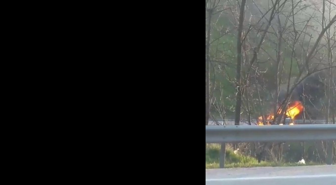 Bursa'da seyir halindeki otomobil alev alev yandı