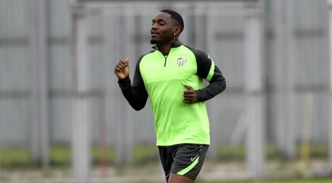 Bursaspor'da kadro dışı kalan Bifouma'dan açıklama geldi