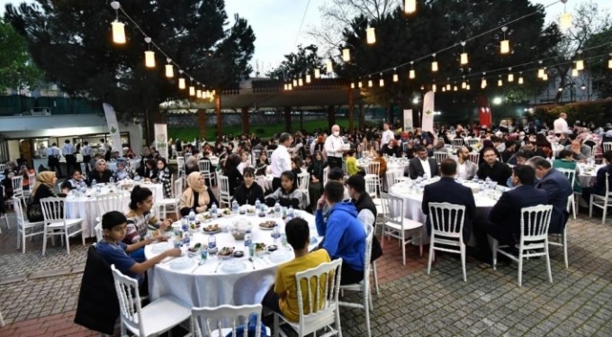 'Yetim Gülerse Dünya Güler'