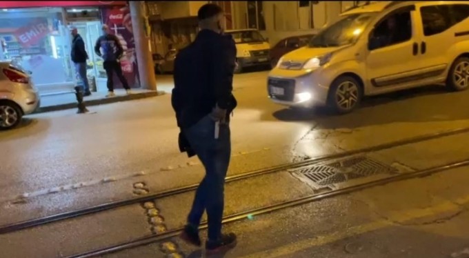 Cadde ortasında bıçaklı kavga