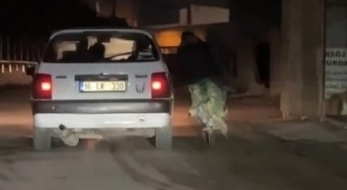 Bursa'da bisiklet sürücüsünün tehlikeli yolculuğu kameralarda