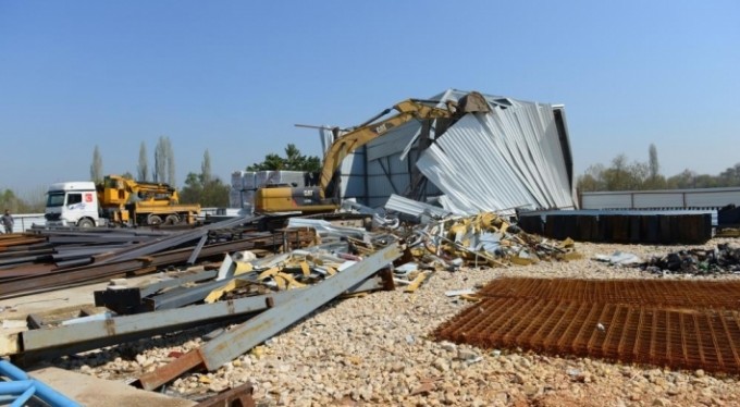 Tahtalı'daki kaçak fabrika üçüncü kez yıkıldı