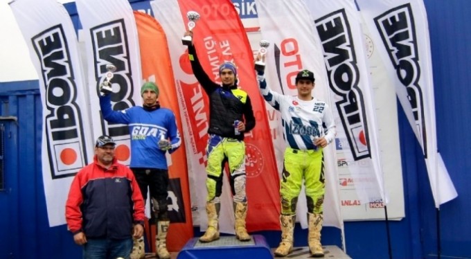 İZMOK Süper Enduro Şampiyonası'ndan kupalarla döndü