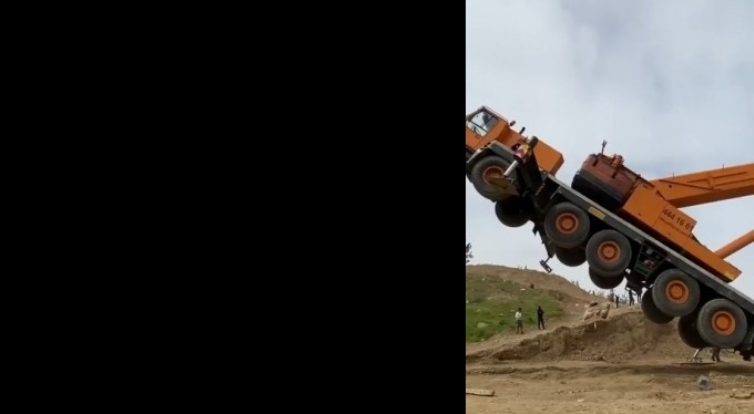 Fabrika inşaatında vinç şaha kalktı