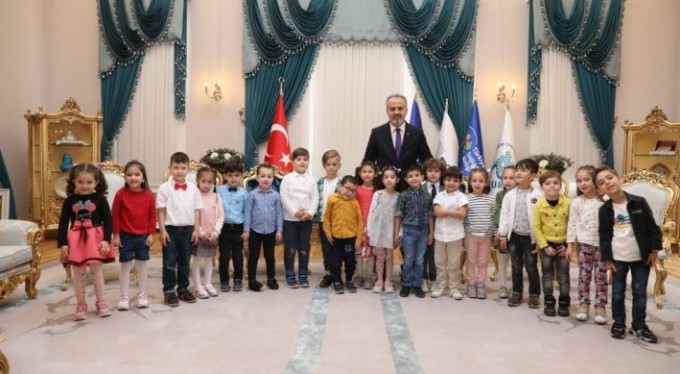 Bursa'da Ana Kucağı'ndan başkanlık koltuğuna