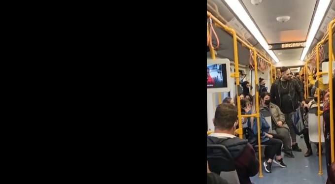 Bursa'da metroda maske takmayan gençleri uyaran yaşlı kadına hakaret