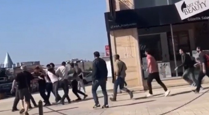 Gençlerin ''kız'' kavgası, meydan muharebesine döndü