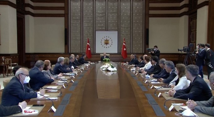 Maskelere veda ediyoruz